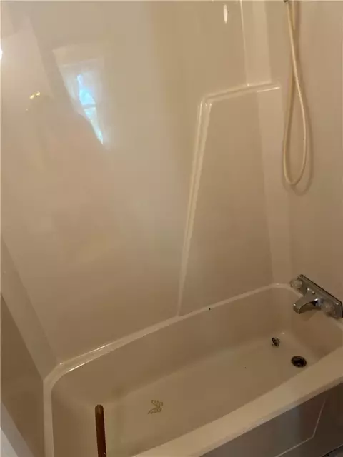 Bath - 48 Beech Dr, Springfield, OH 45502 photo 7 of 7