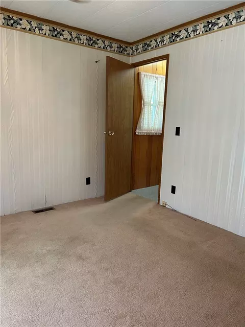 Bedroom - 48 Beech Dr, Springfield, OH 45502 photo 5 of 6
