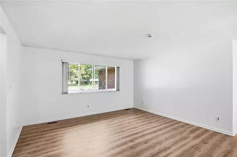 Living - 1032 Hyde Park Dr, Centerville, OH 45429 photo 1 of 6