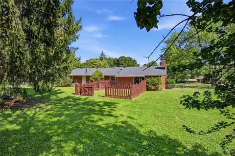 Exterior - 1032 Hyde Park Dr, Centerville, OH 45429 photo 5 of 8