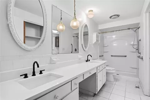 Bath - 1032 Hyde Park Dr, Centerville, OH 45429 photo 1 of 6