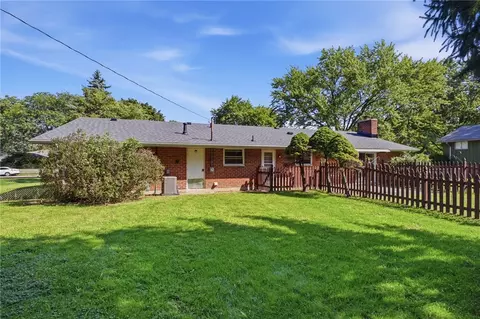Exterior - 1032 Hyde Park Dr, Centerville, OH 45429 photo 6 of 8