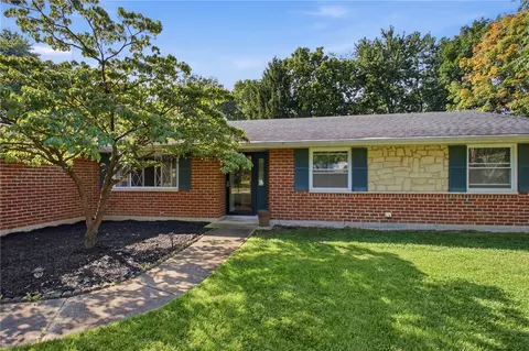 Exterior - 1032 Hyde Park Dr, Centerville, OH 45429 photo 2 of 8