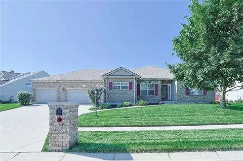 6016 Oak Ridge Dr, Huber Heights, OH 45424