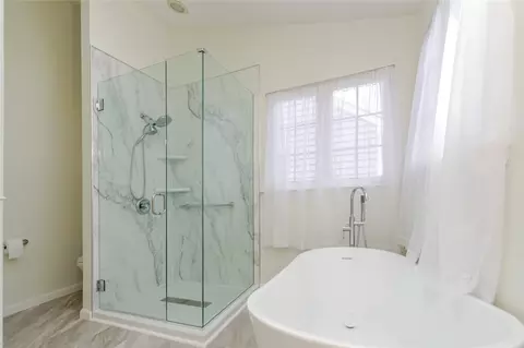 Bath - 1663 Olde Haley Dr, Centerville, OH 45458 photo 4 of 6