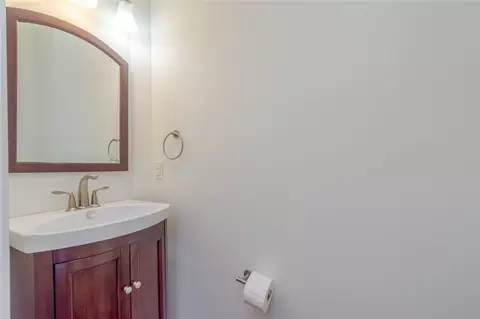 Bath - 1663 Olde Haley Dr, Centerville, OH 45458 photo 1 of 6