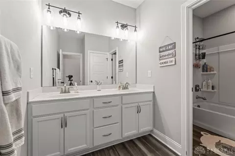 Bath - 2425 Middleboro Rd, Clarksville, OH 45113 photo 8 of 9