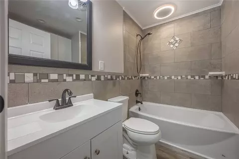 Bath - 3382 Valley Wood Dr, Dayton, OH 45429 photo 1 of 1