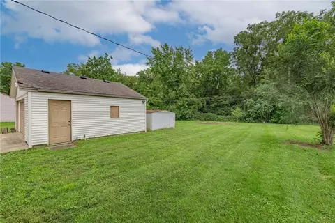 Exterior - 3382 Valley Wood Dr, Dayton, OH 45429 photo 4 of 6