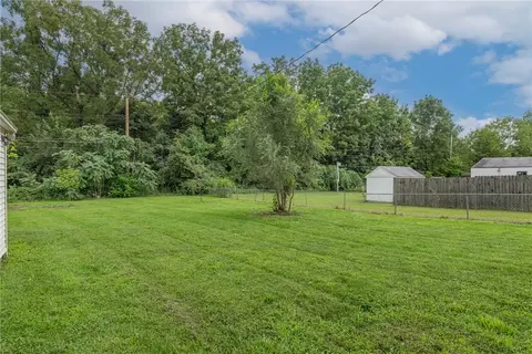 Exterior - 3382 Valley Wood Dr, Dayton, OH 45429 photo 3 of 6