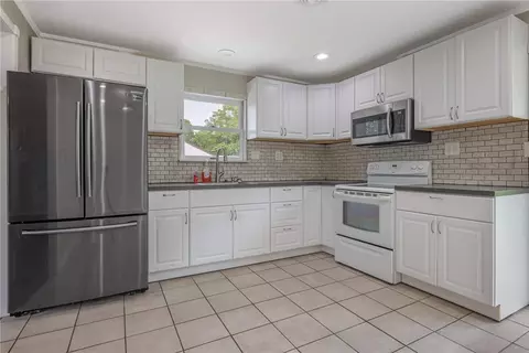 Kitchen - 3382 Valley Wood Dr, Dayton, OH 45429 photo 1 of 3