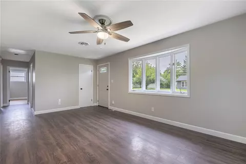 Living - 3382 Valley Wood Dr, Dayton, OH 45429 photo 2 of 3