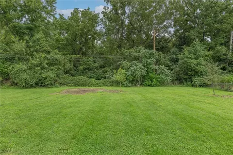 Exterior - 3382 Valley Wood Dr, Dayton, OH 45429 photo 5 of 6