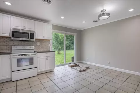 Kitchen - 3382 Valley Wood Dr, Dayton, OH 45429 photo 3 of 3
