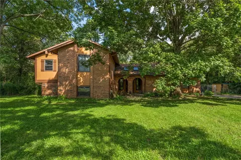 7330 Silver Ln, Dayton, OH 45414