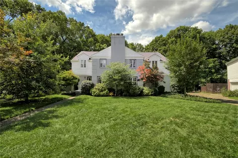 19 Lookout Dr, Oakwood, OH 45419