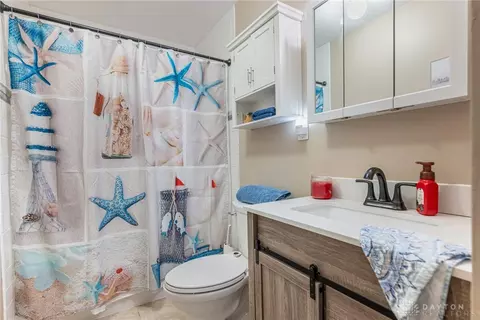Bath - 445 E 4th St, Franklin, OH 45005 photo 1 of 1