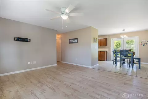 Living - 445 E 4th St, Franklin, OH 45005 photo 4 of 4