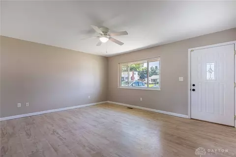Living - 445 E 4th St, Franklin, OH 45005 photo 1 of 4