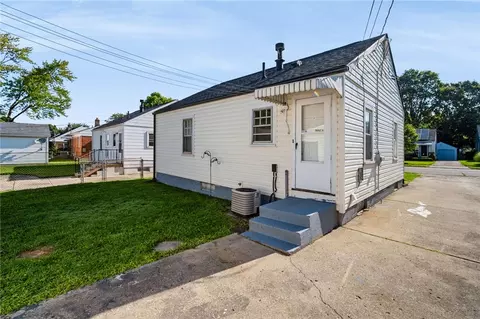 Exterior - 1433 Lamar Dr, Springfield, OH 45504 photo 4 of 7