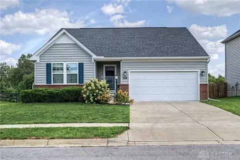 372 Warm Springs Dr, Fairborn, OH 45324