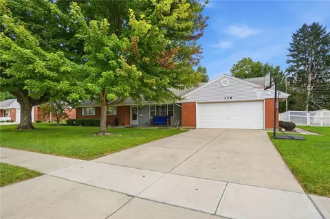 328 Beckenham Rd, Englewood, OH 45322