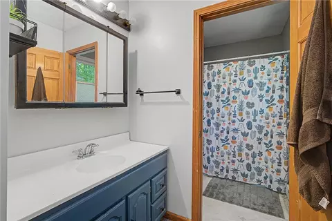 Bath - 3357 Number Nine Rd, Blanchester, OH 45107 photo 3 of 4