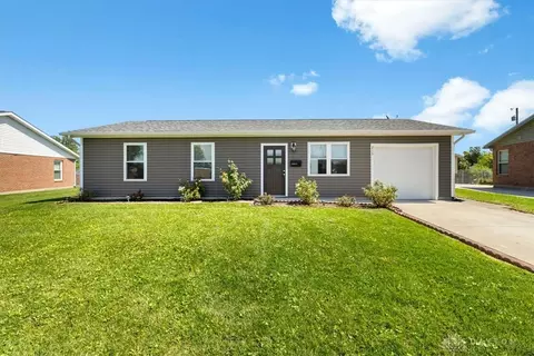 215 Woodfield Dr, Brookville, OH 45309