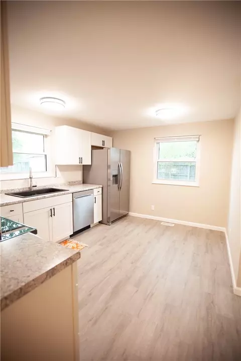 Kitchen - 6 Danzig Ln, Fairborn, OH 45324 photo 3 of 4