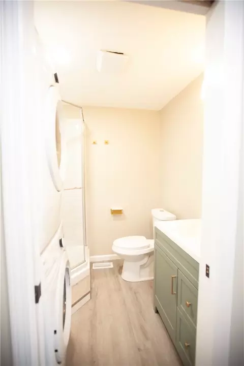 Bath - 6 Danzig Ln, Fairborn, OH 45324 photo 1 of 4