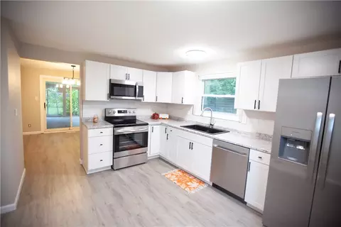 Kitchen - 6 Danzig Ln, Fairborn, OH 45324 photo 1 of 4