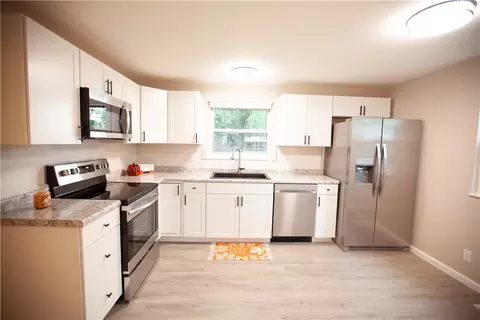 Kitchen - 6 Danzig Ln, Fairborn, OH 45324 photo 4 of 4