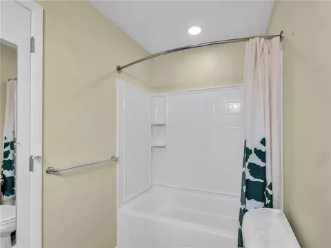 Bath - 265 Highland Ter, Kettering, OH 45429 photo 2 of 12