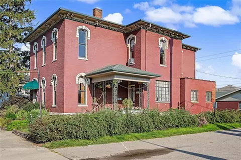 19 E Dayton St, West Alexandria, OH 45381