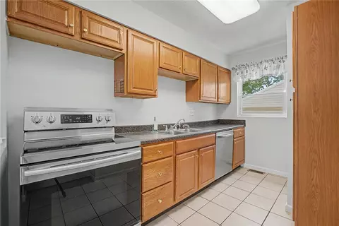 Kitchen - 287 Travis Dr, Riverside, OH 45431 photo 1 of 3