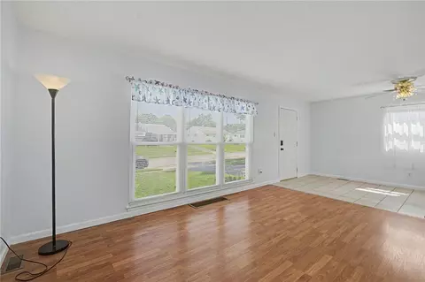 Living - 287 Travis Dr, Riverside, OH 45431 photo 3 of 3