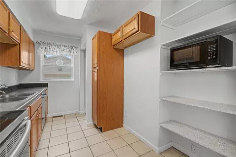 Kitchen - 287 Travis Dr, Riverside, OH 45431 photo 3 of 3