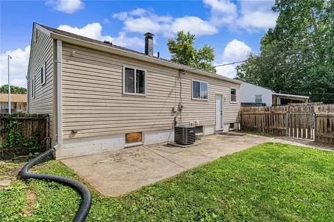 Exterior - 287 Travis Dr, Riverside, OH 45431 photo 6 of 10