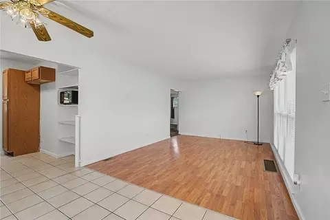 Living - 287 Travis Dr, Riverside, OH 45431 photo 1 of 3