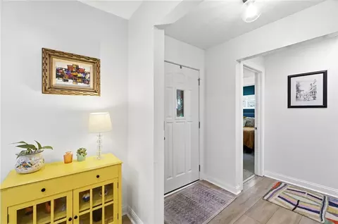 Entry Way - 211 Enid Ave, Kettering, OH 45429 photo 4 of 5