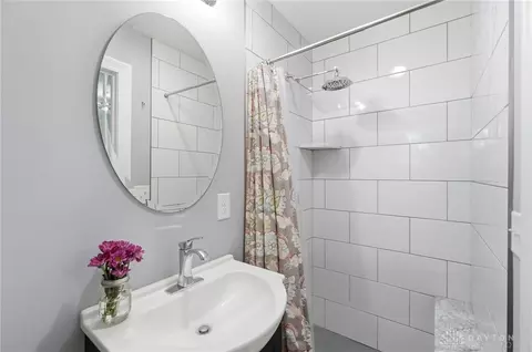 Bath - 211 Enid Ave, Kettering, OH 45429 photo 2 of 6