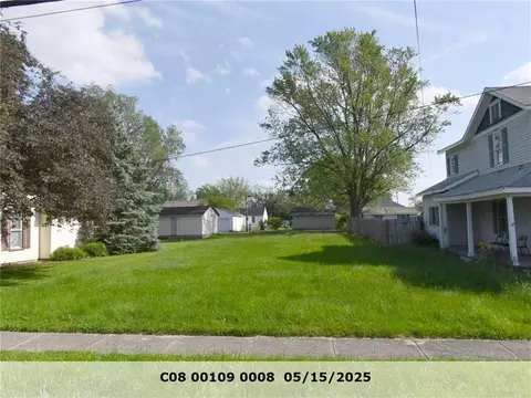 37 W Main St, Phillipsburg, OH 45309