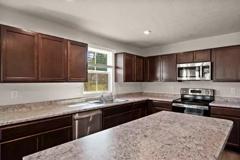 Kitchen - 5006 Allens Ridge Dr, Morrow, OH 45152 photo 3 of 5