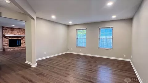 Living - 1008 Old Stone Ct, Centerville, OH 45459 photo 2 of 4