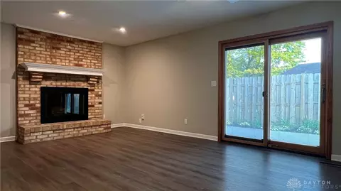 Living - 1008 Old Stone Ct, Centerville, OH 45459 photo 4 of 4