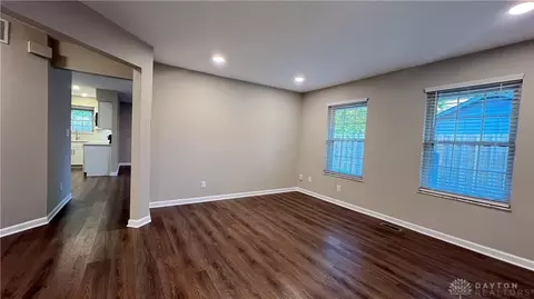 Living - 1008 Old Stone Ct, Centerville, OH 45459 photo 1 of 4