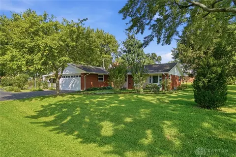 2798 Coldsprings Dr, Dayton, OH 45434