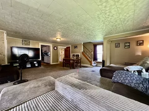 Living - 3335 E High St, Springfield, OH 45505 photo 2 of 6
