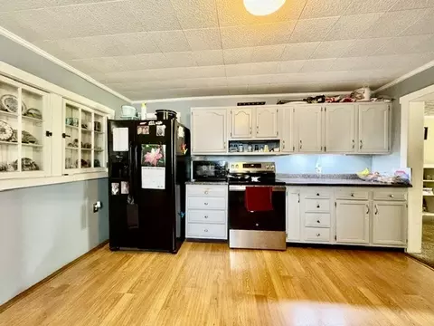 Kitchen - 3335 E High St, Springfield, OH 45505 photo 3 of 6