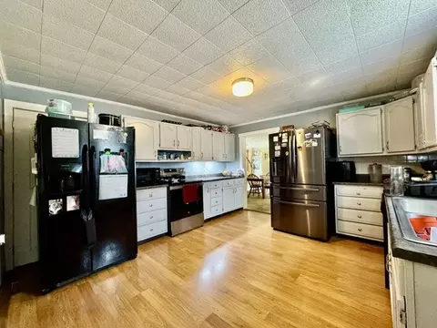 Kitchen - 3335 E High St, Springfield, OH 45505 photo 4 of 6